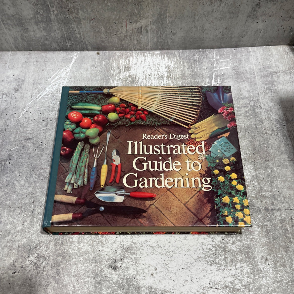 reader's digest illustrated guide to gardening book, by unknown, 1978 Hardcover image 1