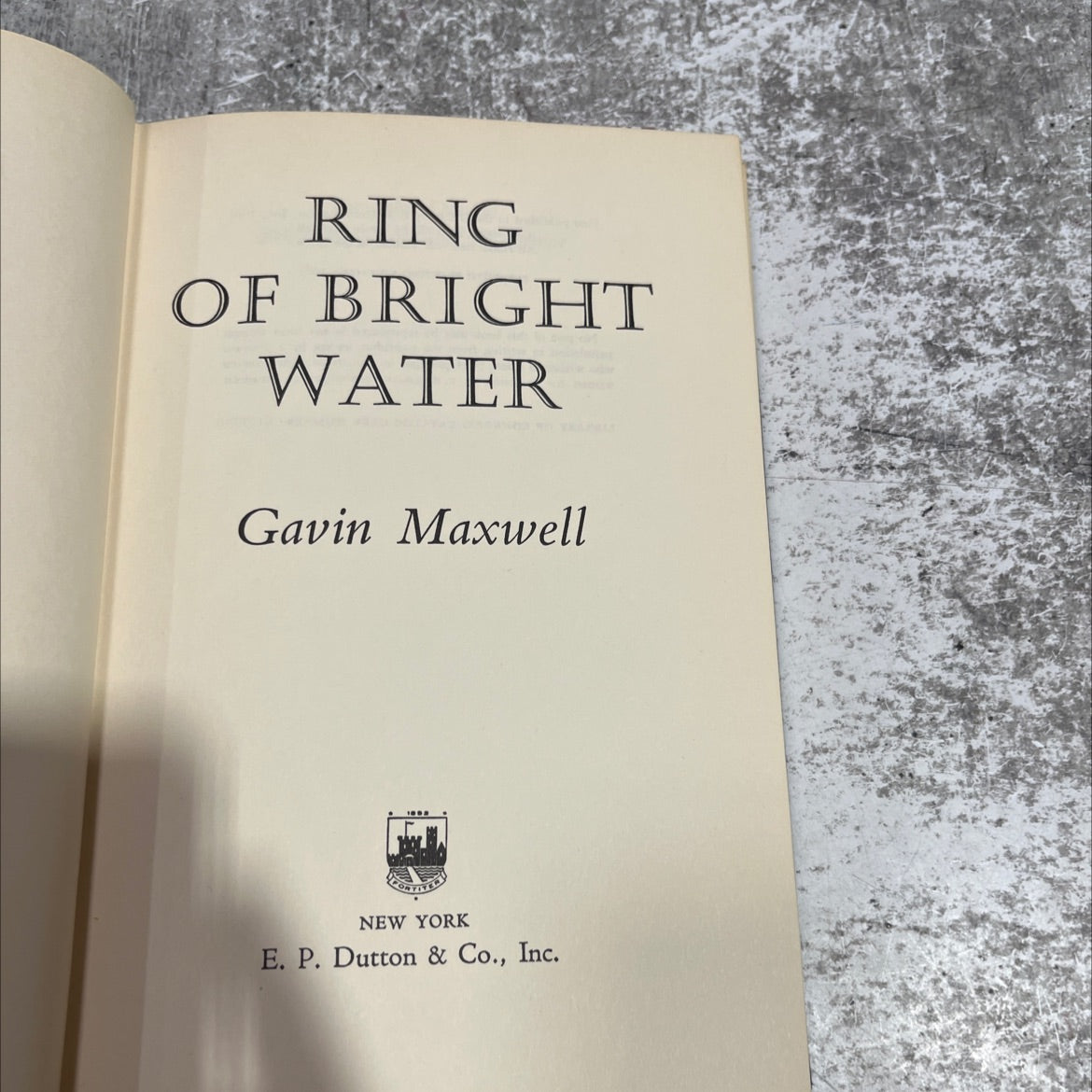 ring of bright water book, by gavin maxwell, 1961 Hardcover image 2