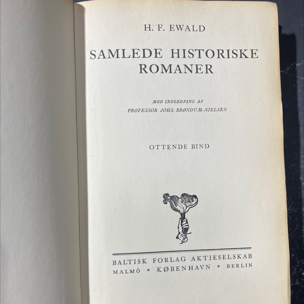 samlede historiske romaner med indledning af professor johs. brøndum-nielsen book, by h. f. ewald, 1928 Leather image 2