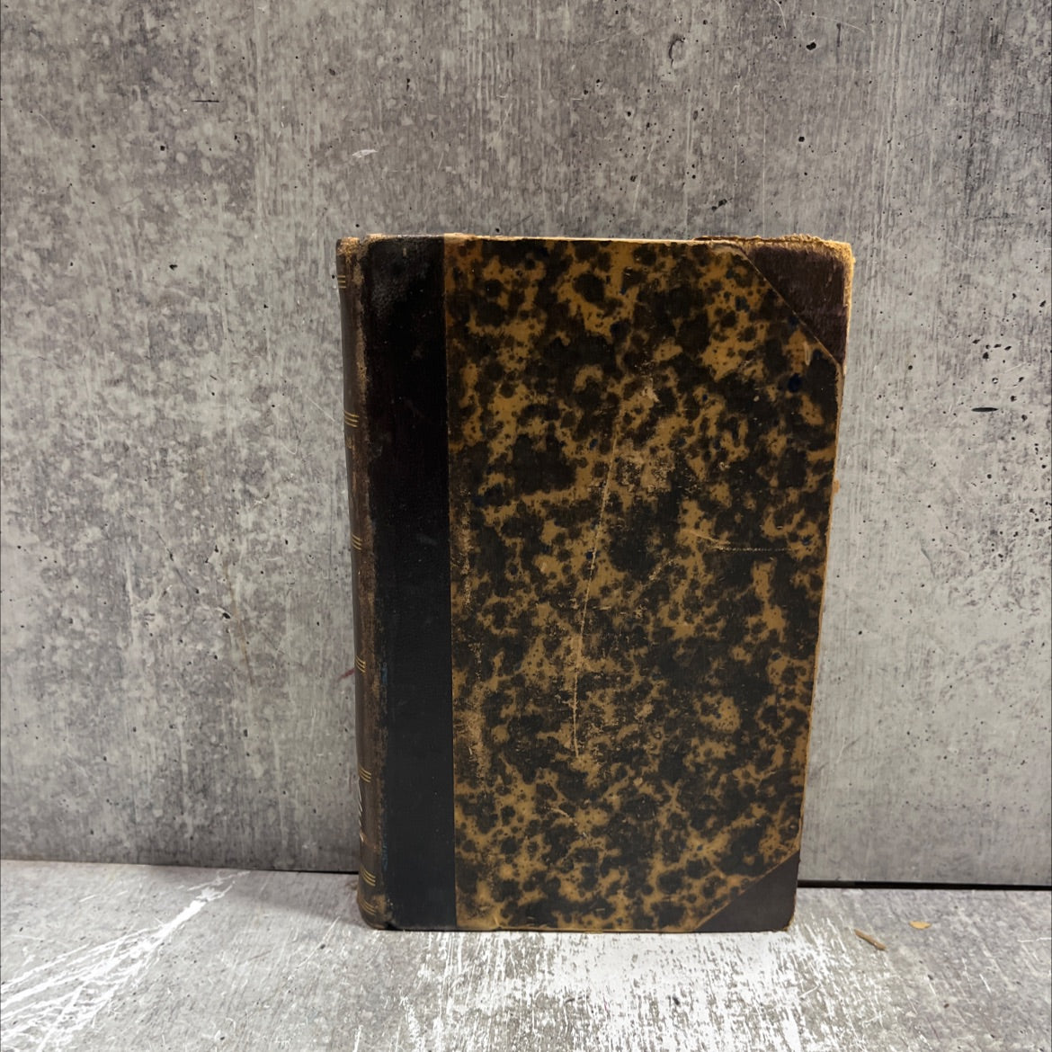 solitudes book, by édouard estaunié, 1917 Leather image 1