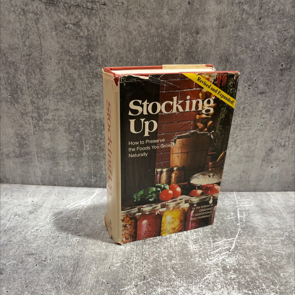 stocking up how to preserve the foods you grow, naturally book, by staff of organic gardening and farming, 1977 image 1