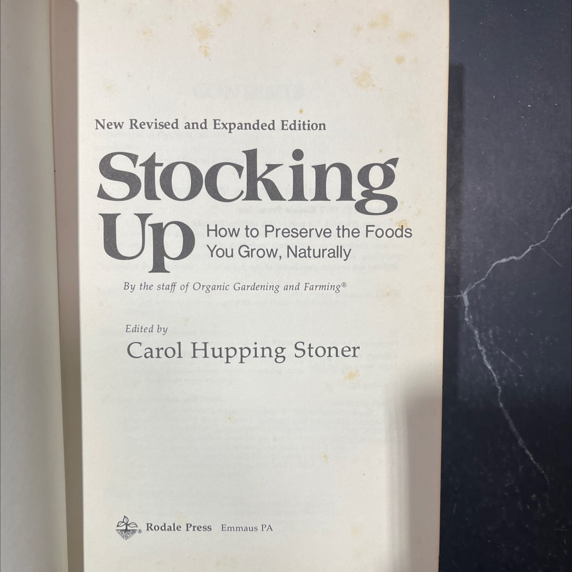 stocking up how to preserve the foods you grow, naturally book, by staff of organic gardening and farming, 1977 image 2