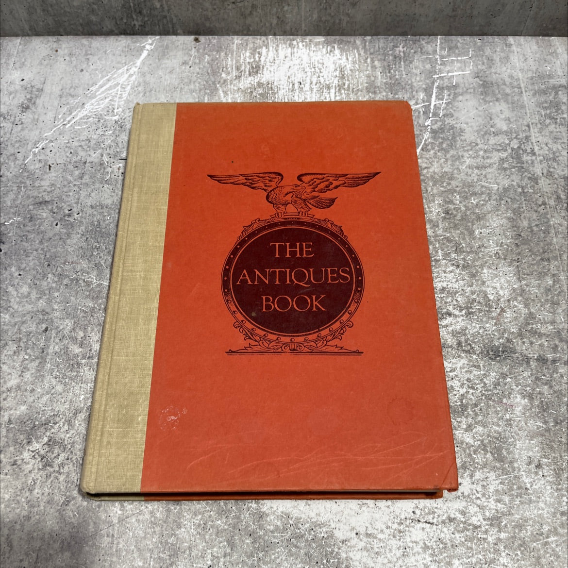 the antiques book book, by Alice Winchester, 1970 Leather image 1