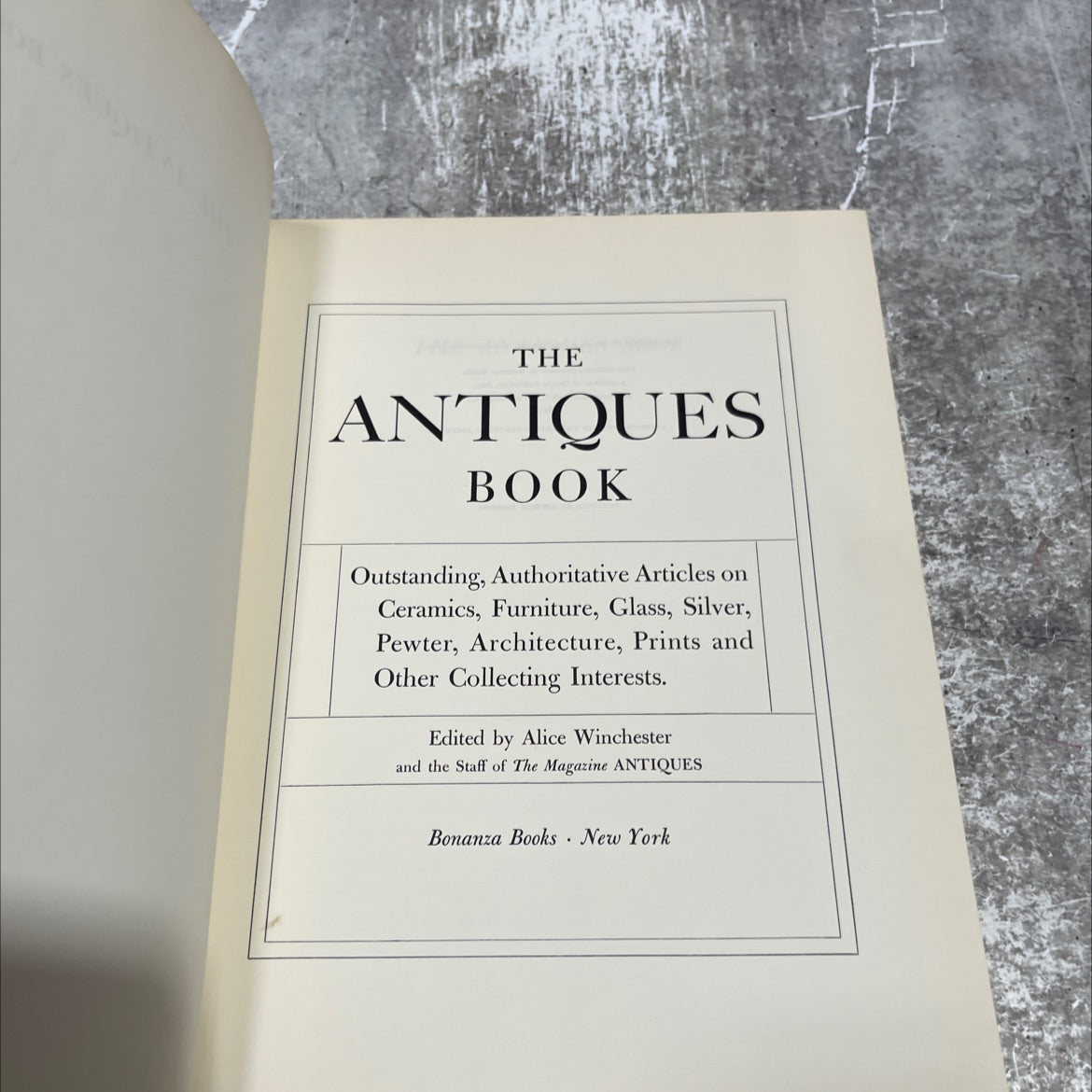 the antiques book book, by Alice Winchester, 1970 Leather image 2