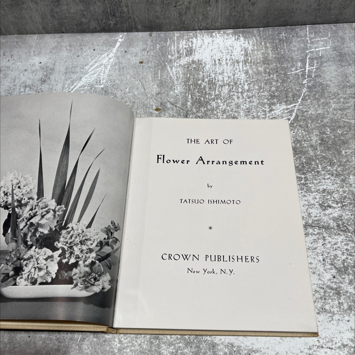the art of flower arrangement book, by tatsuo ishimoto, 1948 Hardcover image 2