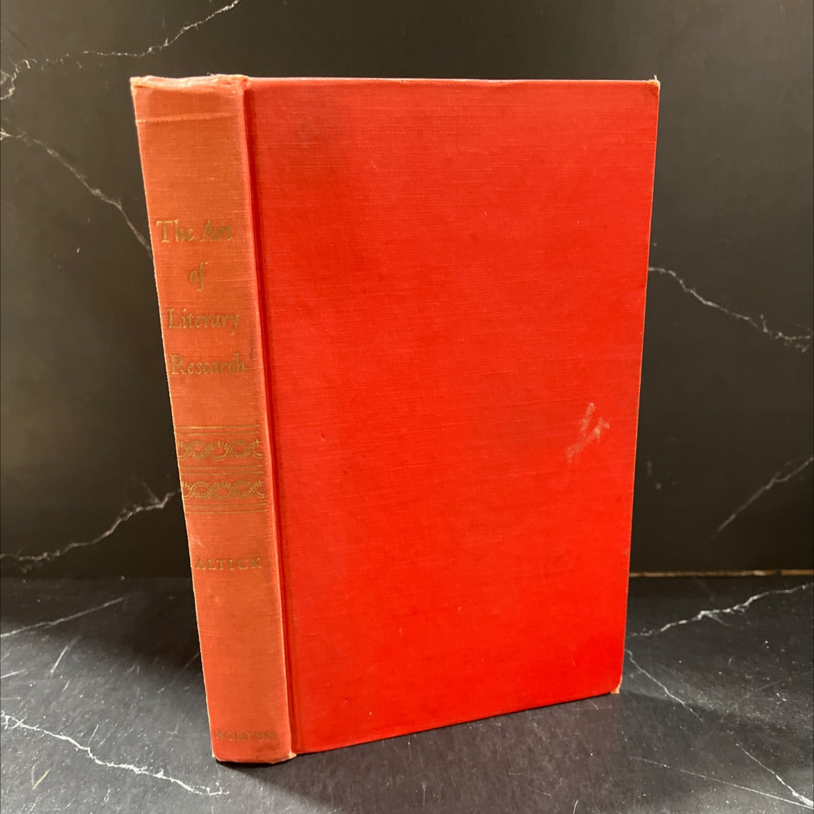 the art of literary research book, by richard d. altick, 1963 Hardcover image 1