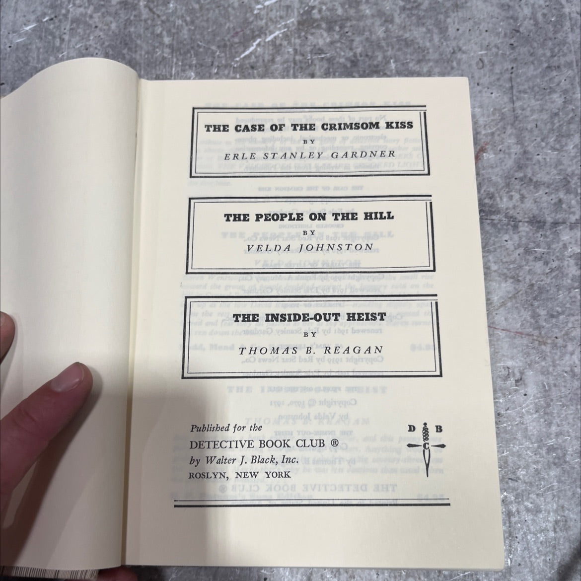 the case of the crimson kiss book, by erle stanley gardner, 1970 Hardcover image 2