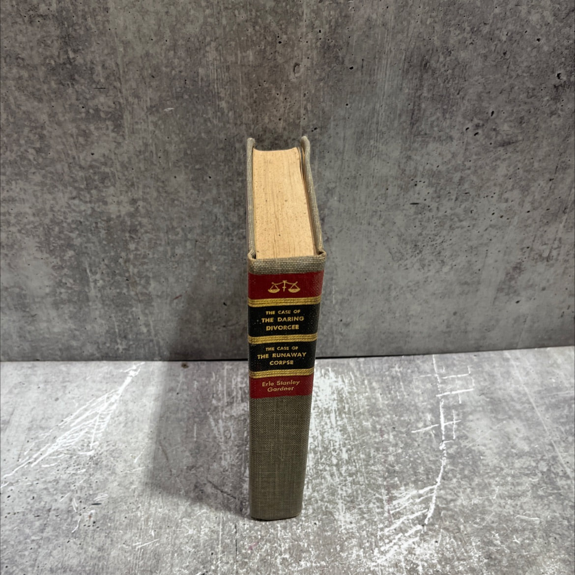 the case of the daring divorcee & the case of the runaway corpse book, by erle stanley gardner, 1964 Hardcover image 4