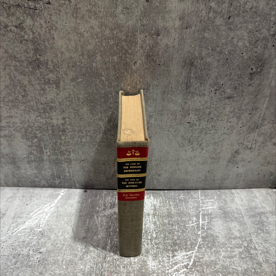 the case of the demure defendant & the case of the one-eyed witness book, by erle stanley gardner, 1956 Hardcover image 4