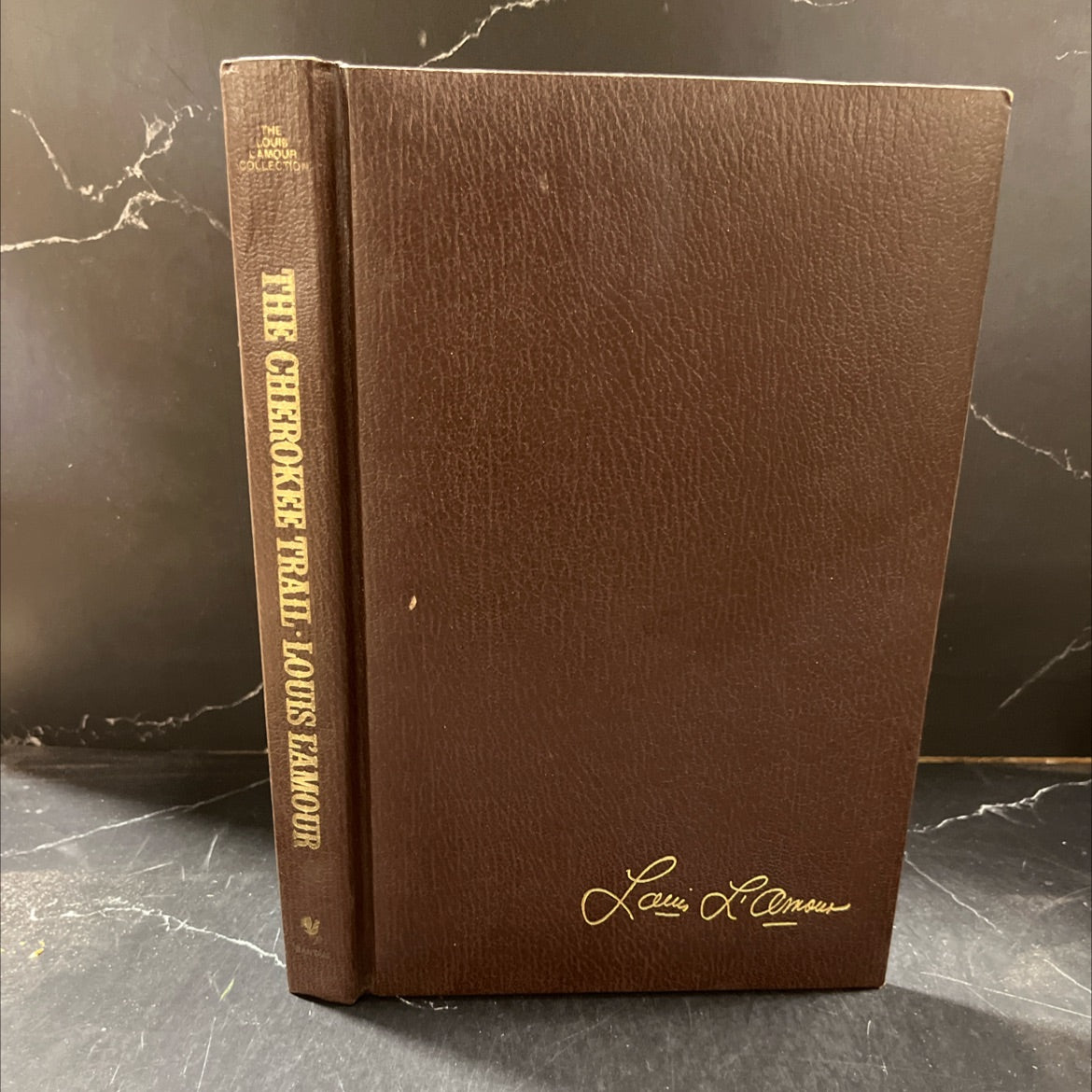 the cherokee trail book, by louis l'amour, 1982 Leather image 1