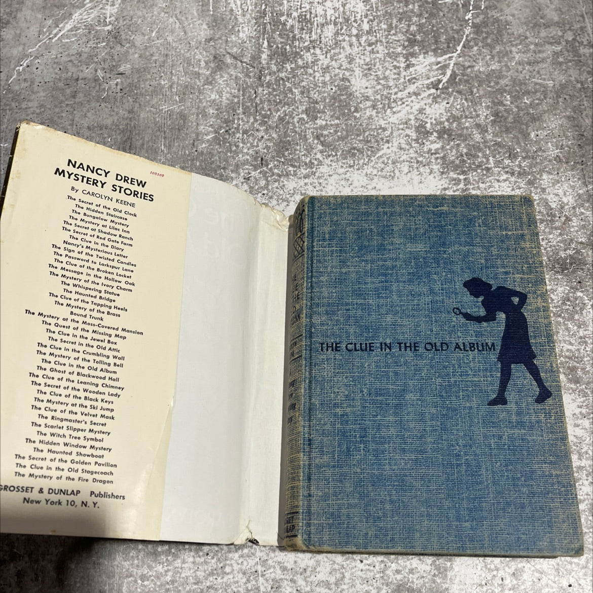 the clue in the old album book, by carolyn keene, 1947 Hardcover image 4