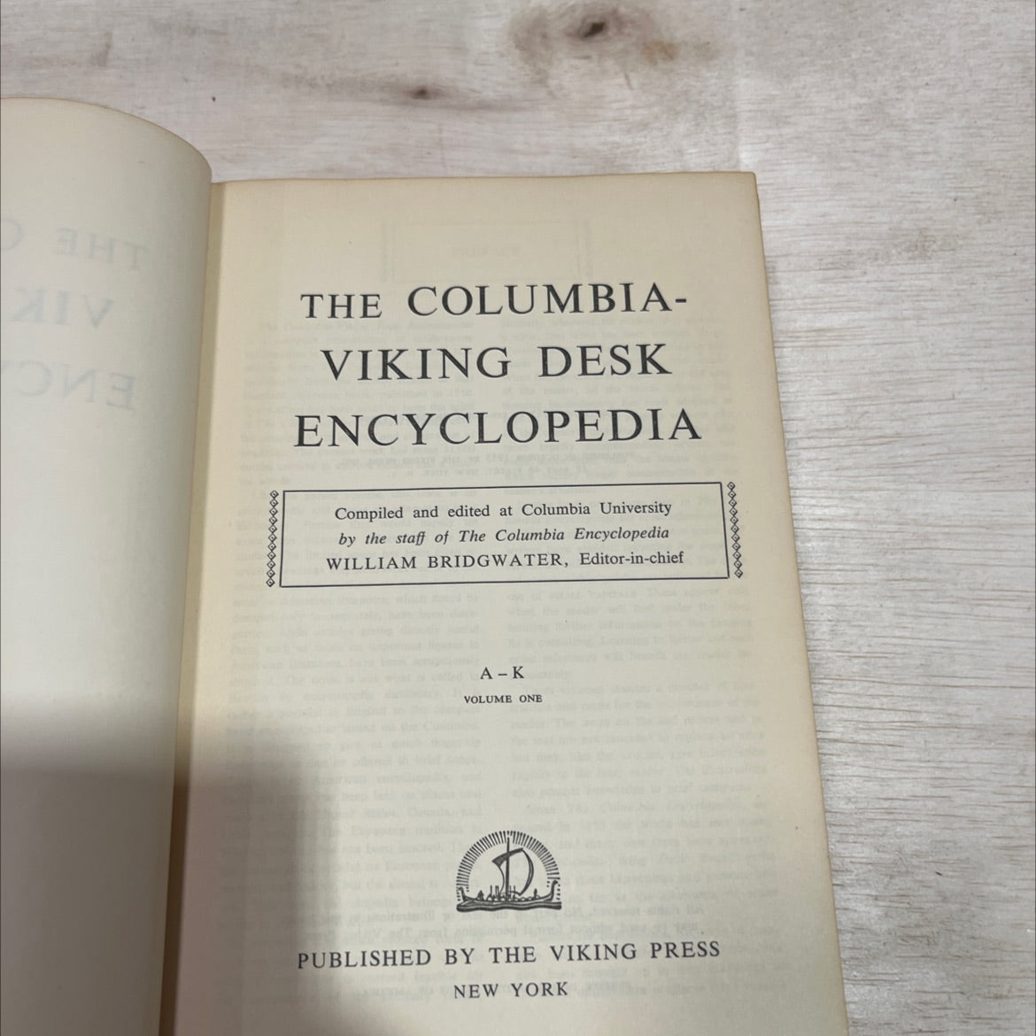 the columbia-viking desk encyclopedia book, by william bridgwater, 1953 Hardcover image 2