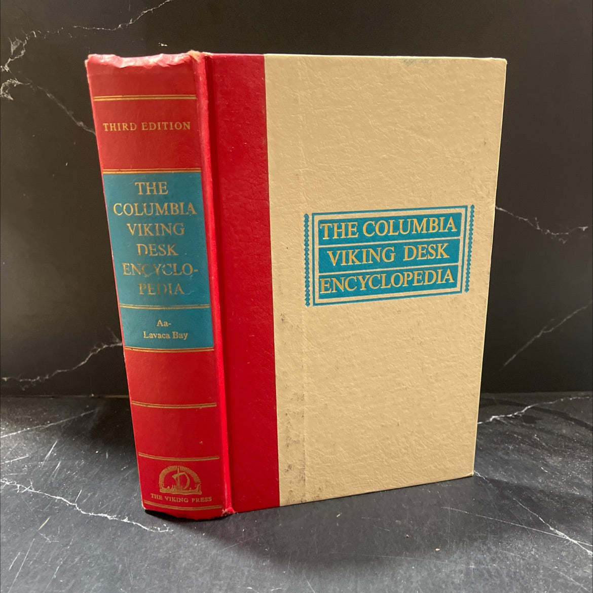 the columbia-viking desk encyclopedia book, by william bridgwater, 1968 Hardcover image 1