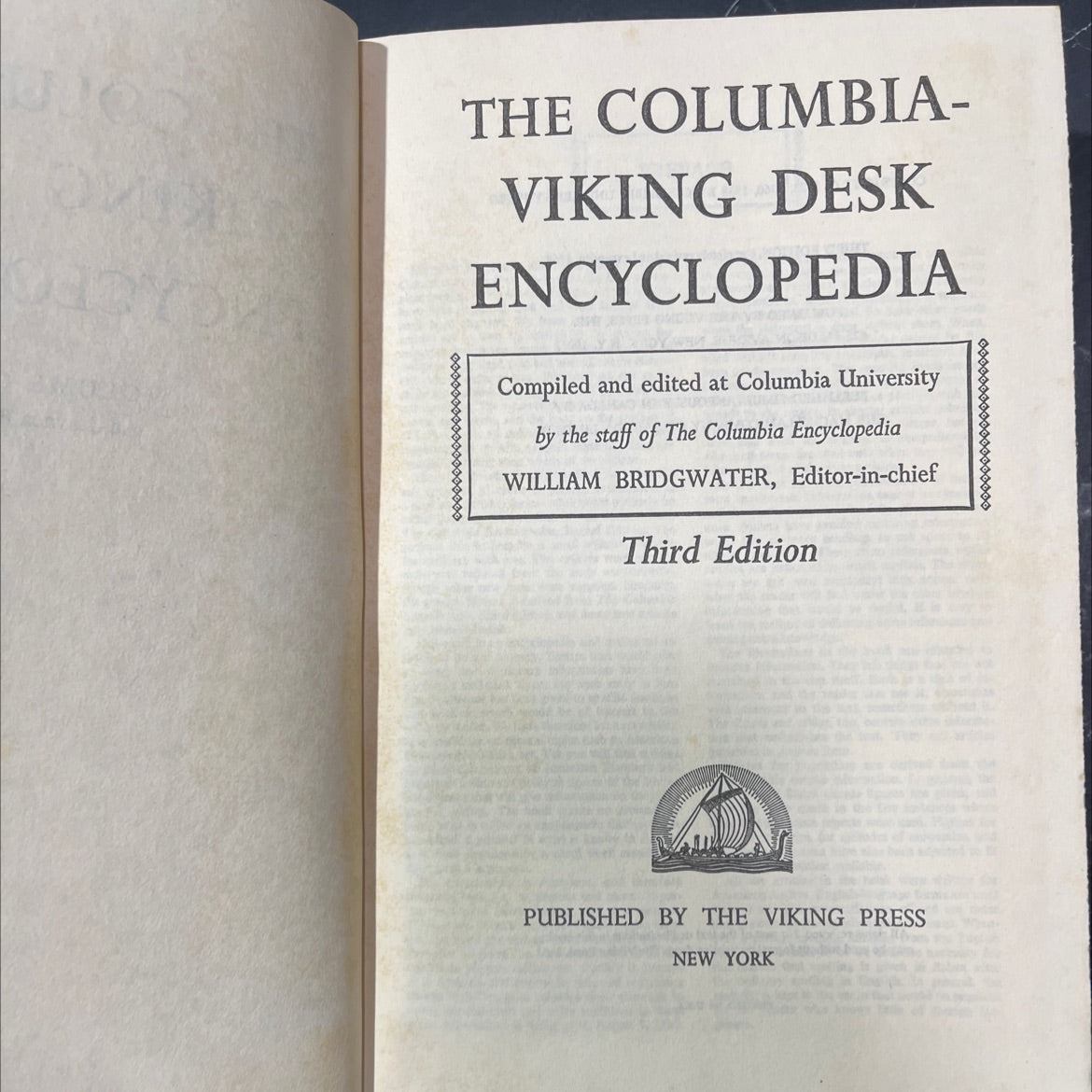 the columbia-viking desk encyclopedia book, by william bridgwater, 1968 Hardcover image 2