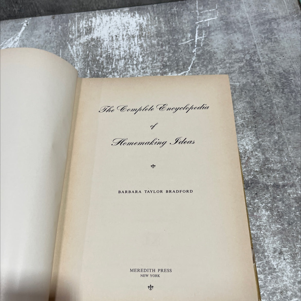 the complete encyclopedia of homemaking ideas book, by barbara taylor bradford, 1968 Hardcover image 2