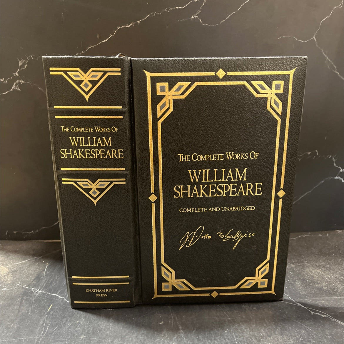 the complete works of william shakespeare book, by William Shakespeare, 1990 Leather image 1