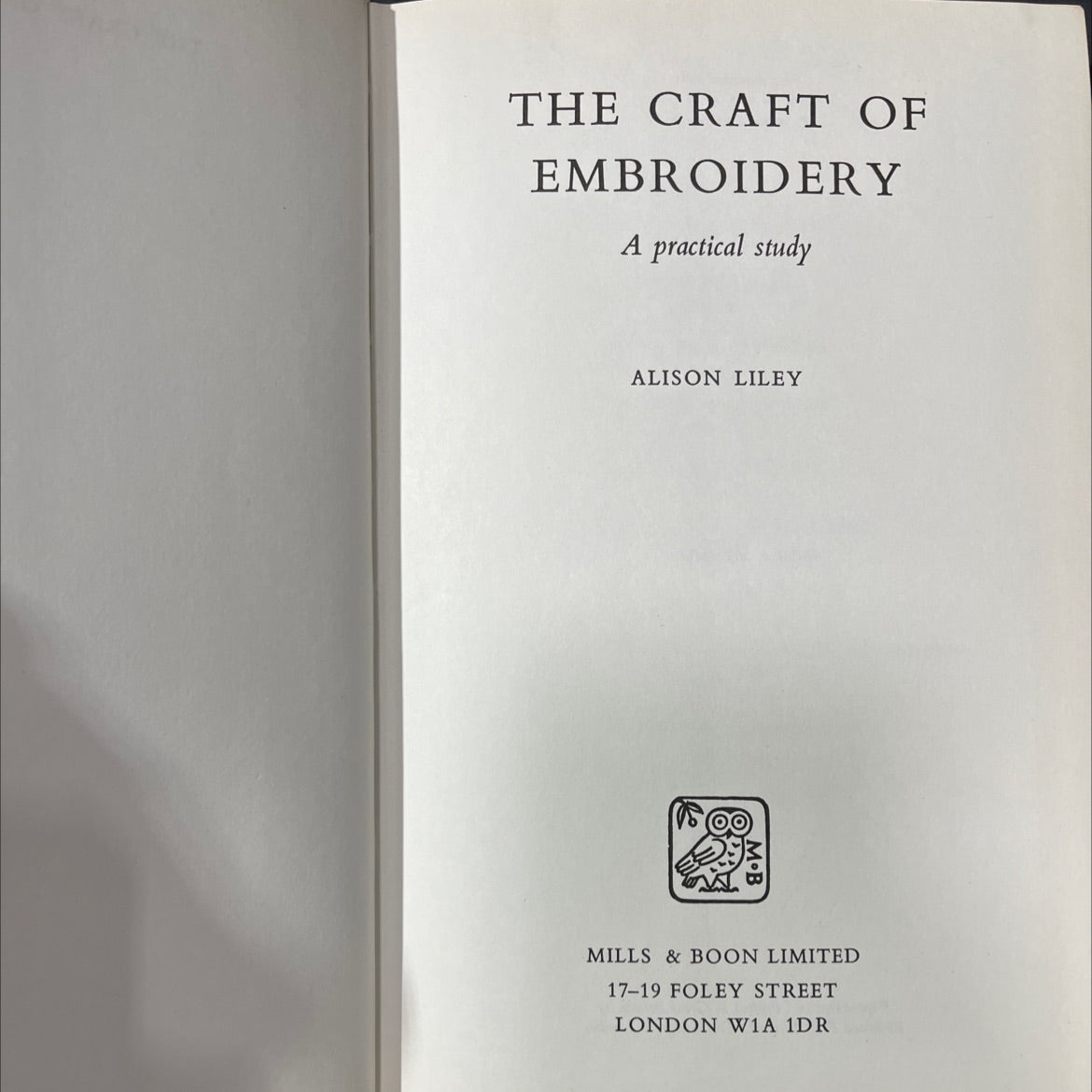 the craft of embroidery book, by alison liley, 1971 Hardcover image 2