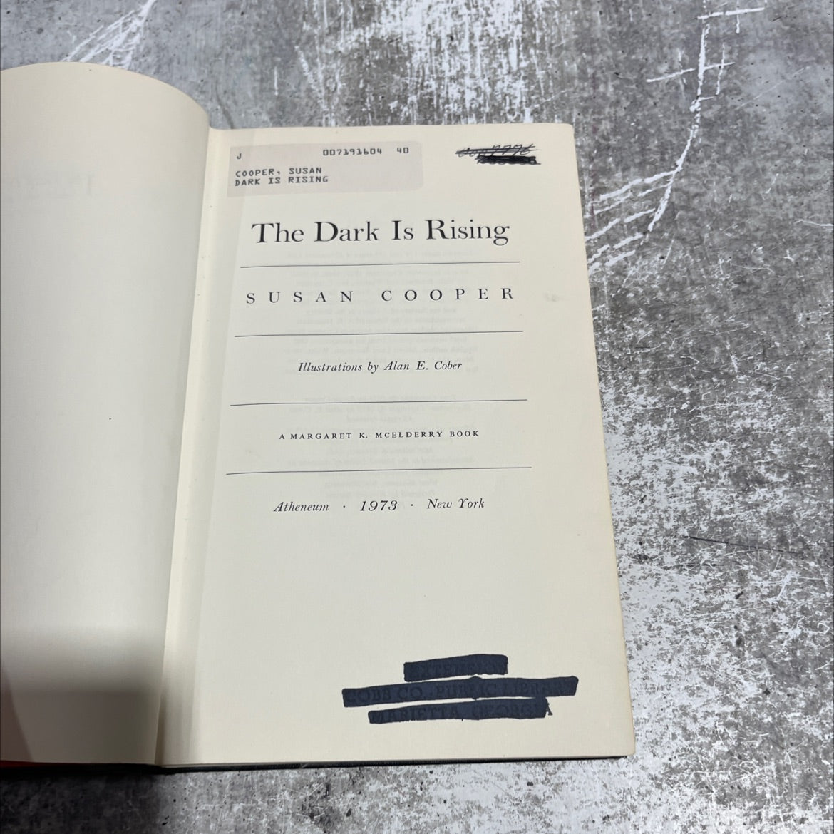 the dark is rising book, by susan cooper, 1973 Hardcover image 2
