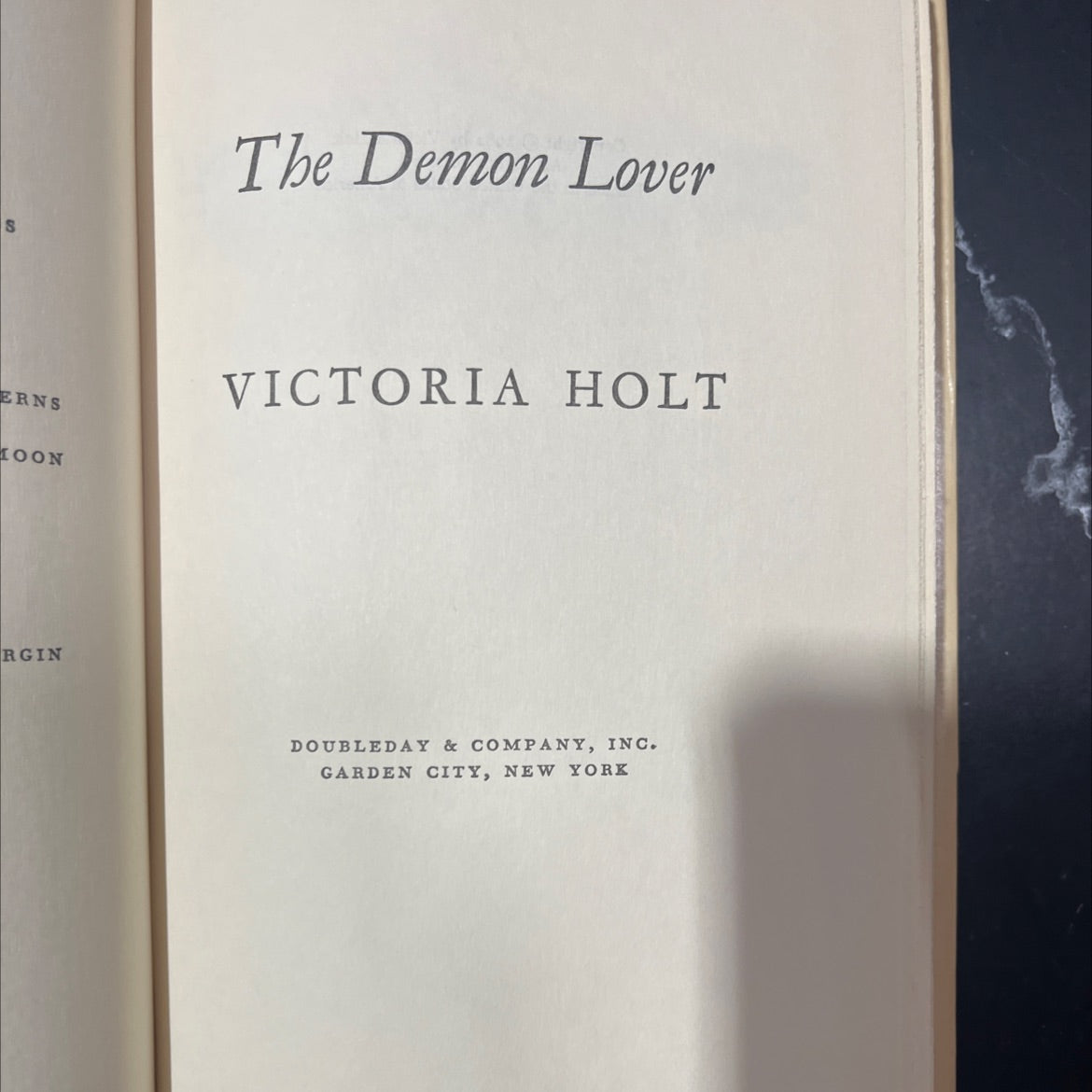the demon lover book, by victoria holt, 1982 Hardcover image 2