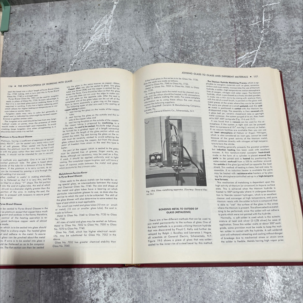 the encyclopedia of working with glass book, by milton k. berlye, 1968 Hardcover image 4