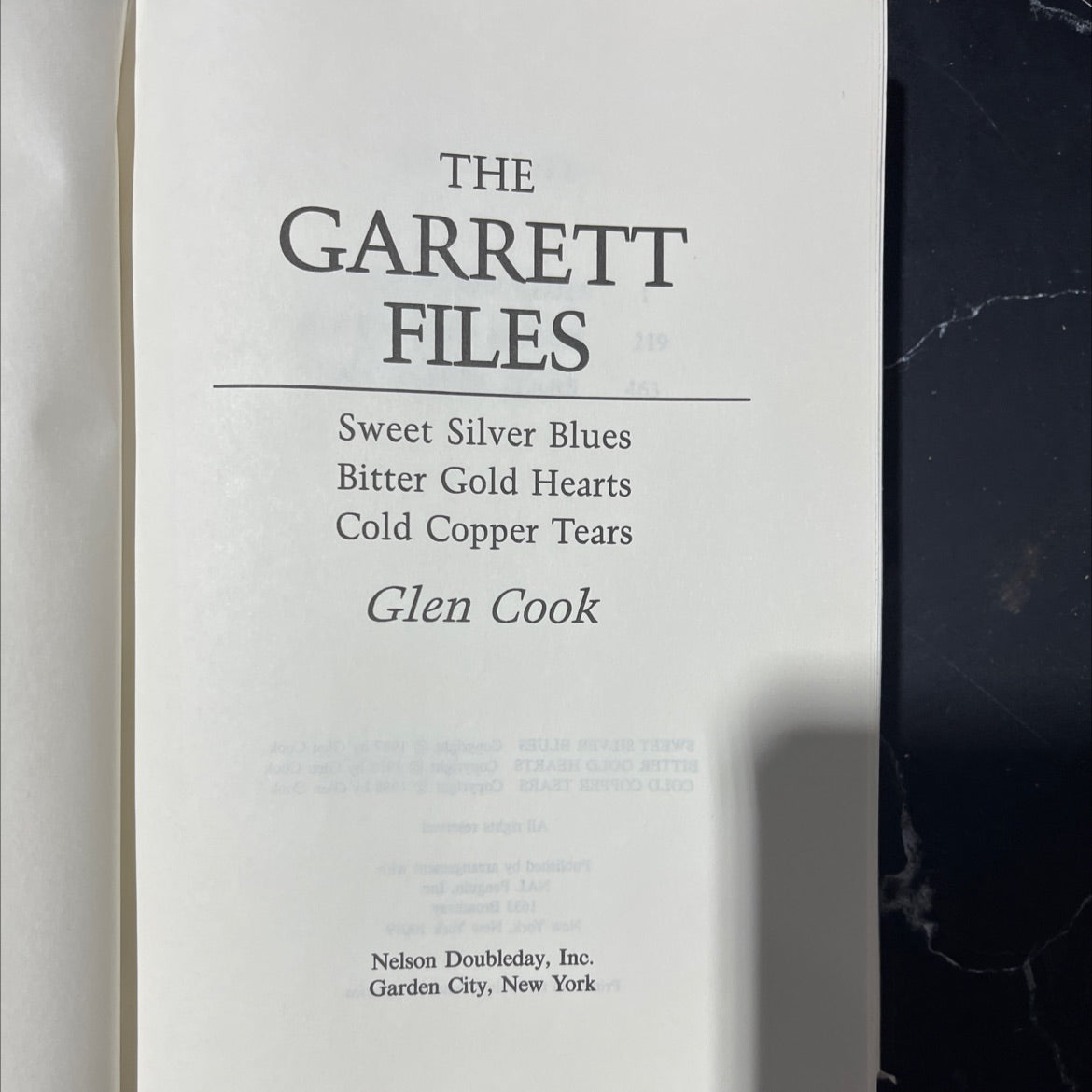 the garrett files sweet silver blues bitter gold hearts cold copper tears book, by glen cook, 1992 Hardcover image 2