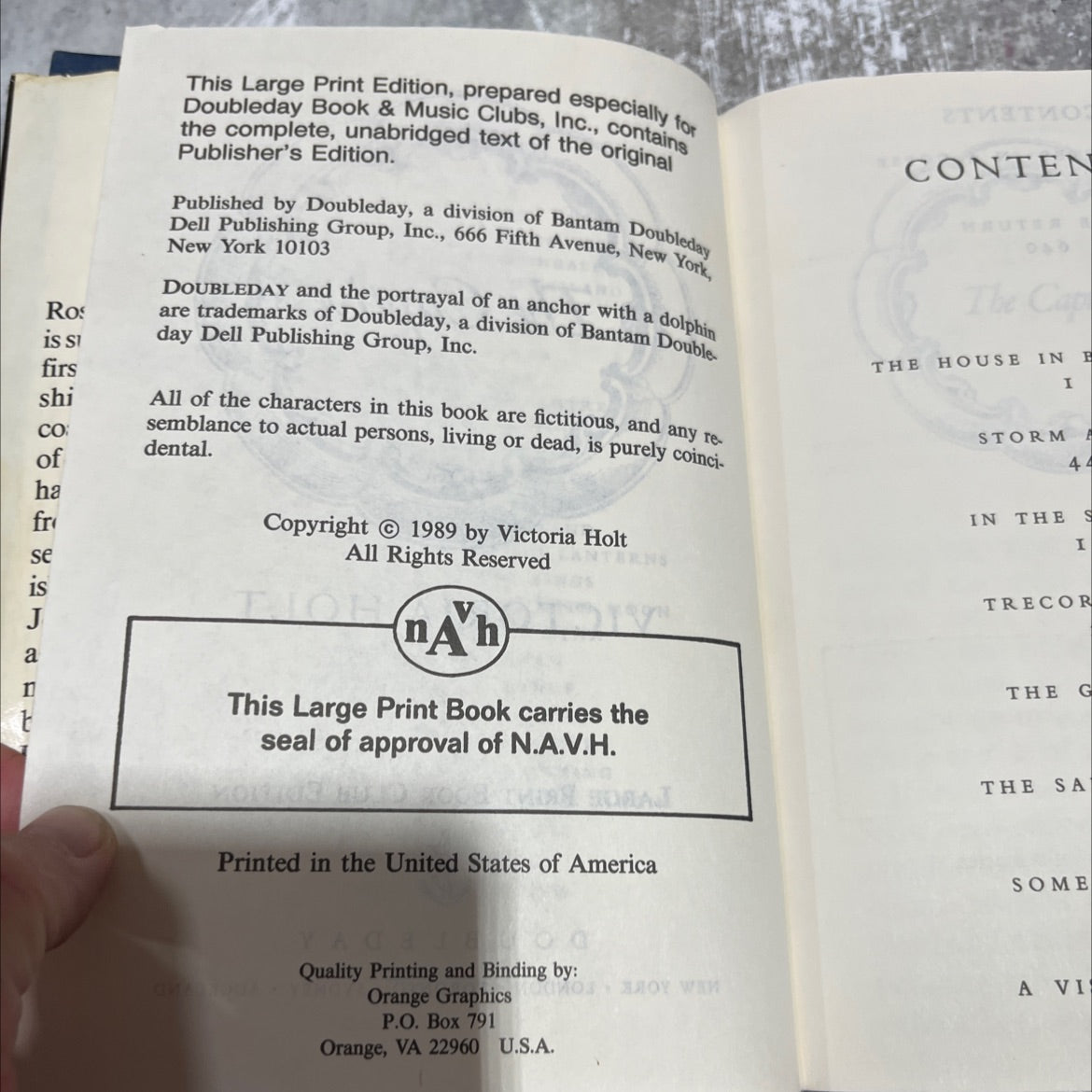 the governess book, by victoria holt, 1989 Hardcover image 3