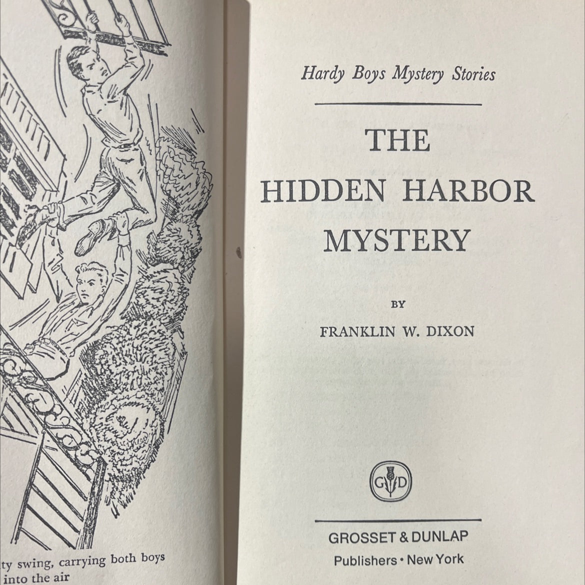 the hidden harbor mystery book, by franklin w. dixon, 1980 Hardcover image 2