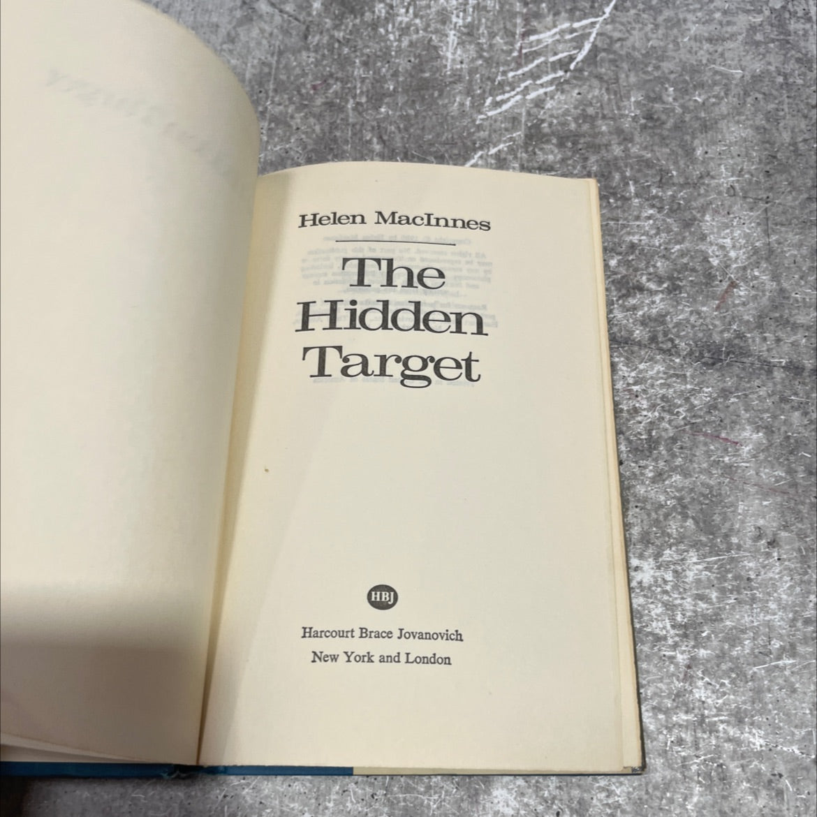 the hidden target book, by helen macinnes, 1980 Hardcover image 2