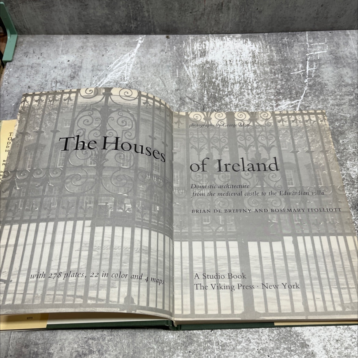 the houses book, by george mot, brian de breffny, rosemary ffolliott, 1975 Hardcover image 2