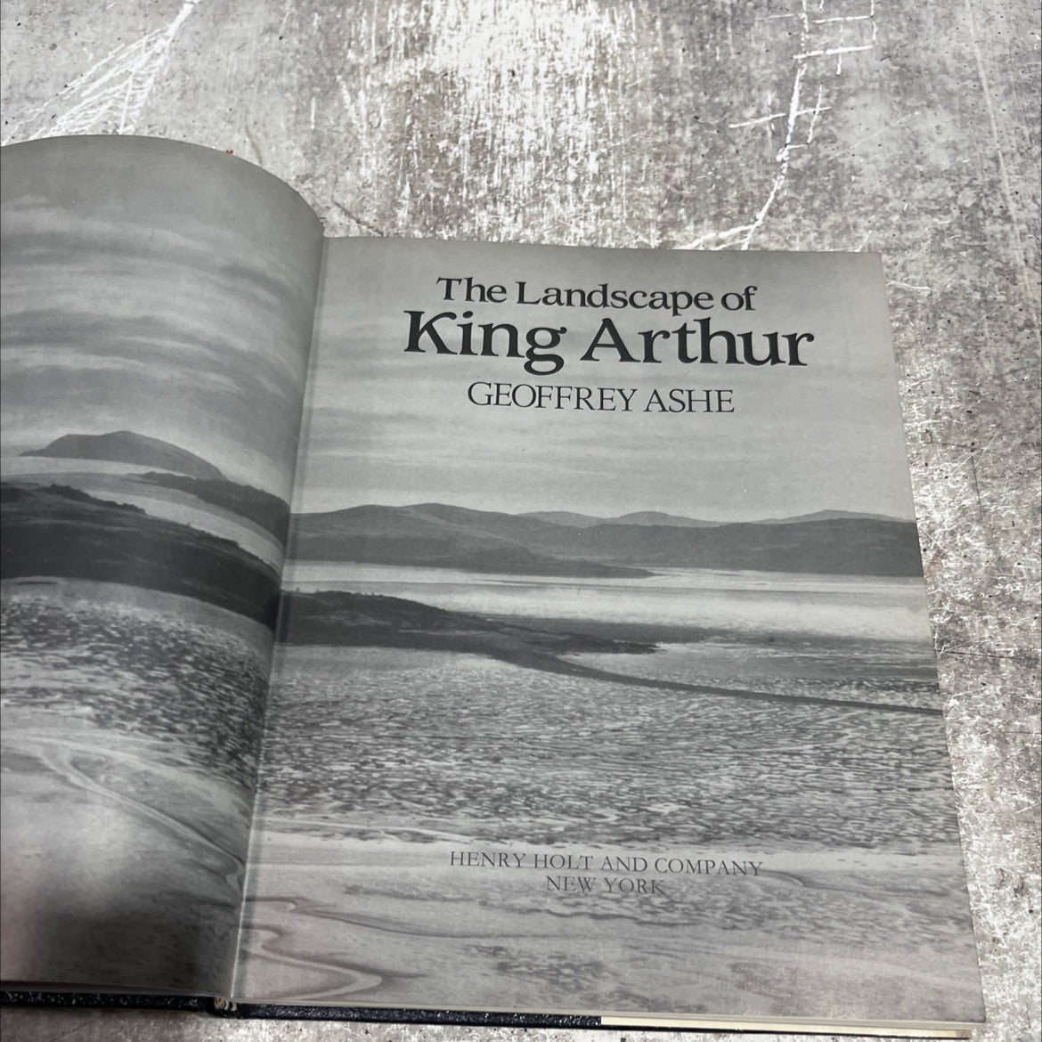the landscape of king arthur book, by geoffrey ashe, 1988 Hardcover image 2