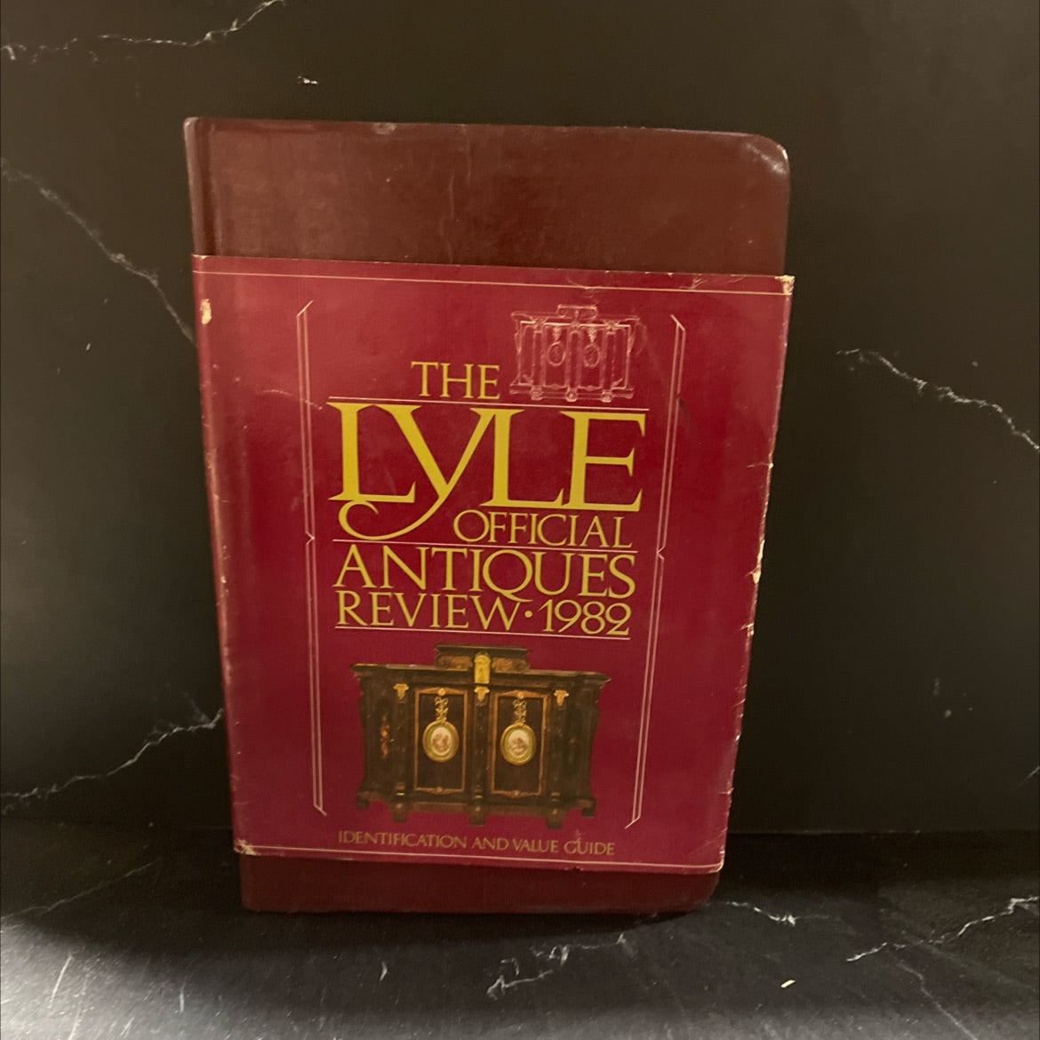 the lyle official antiques review book, by margot rutherford, 1982 Leather image 1