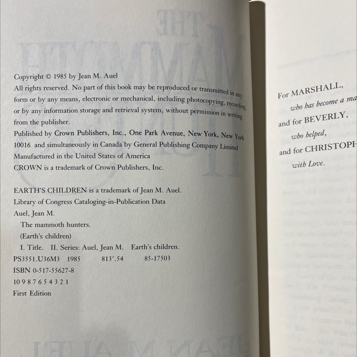 the mammoth hunters book, by jean m. auel, 1985 Hardcover image 3