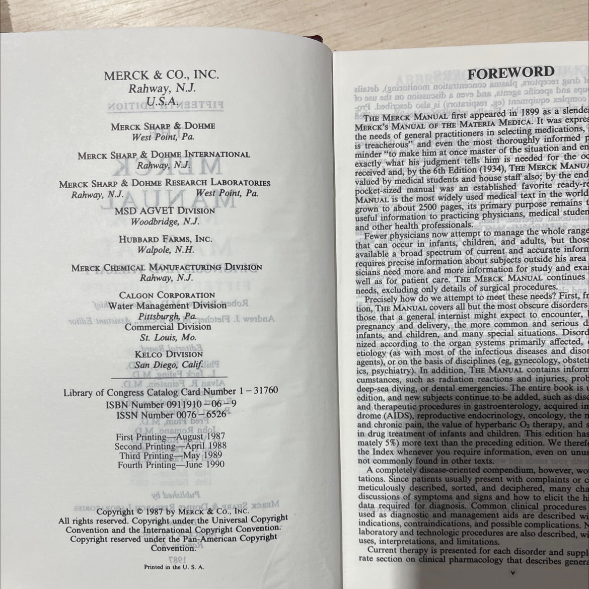 the merck manual of diagnosis and therapy book, by Robert Berkow, M.D., 1987 Leather image 3