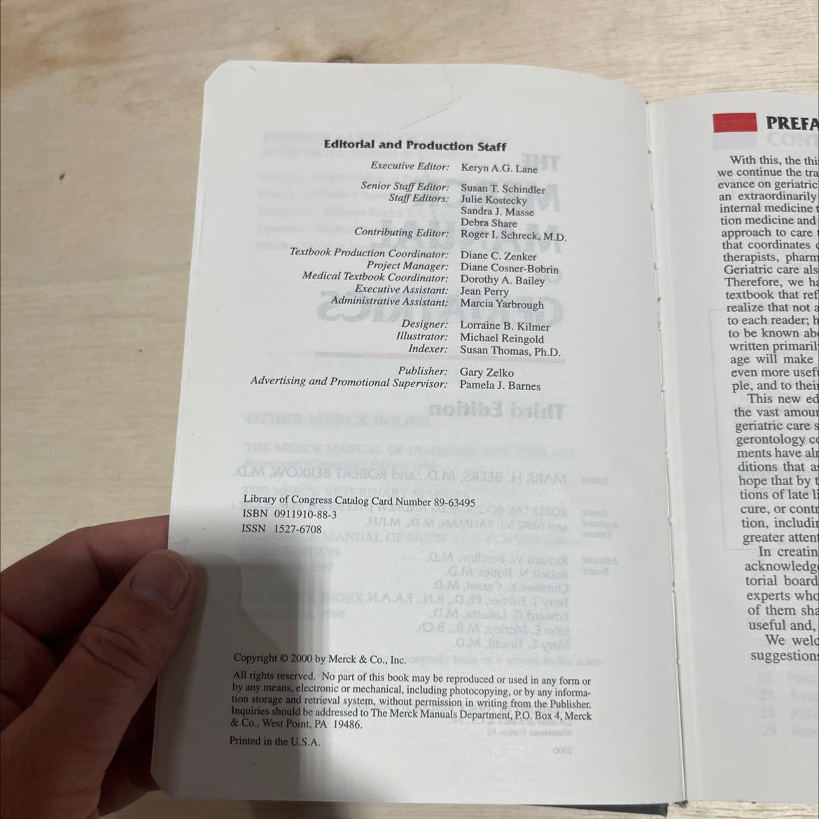 the merck manual of geriatrics book, by mark h. beers, m.d. and robert berkow, m.d., 2000 Hardcover image 3
