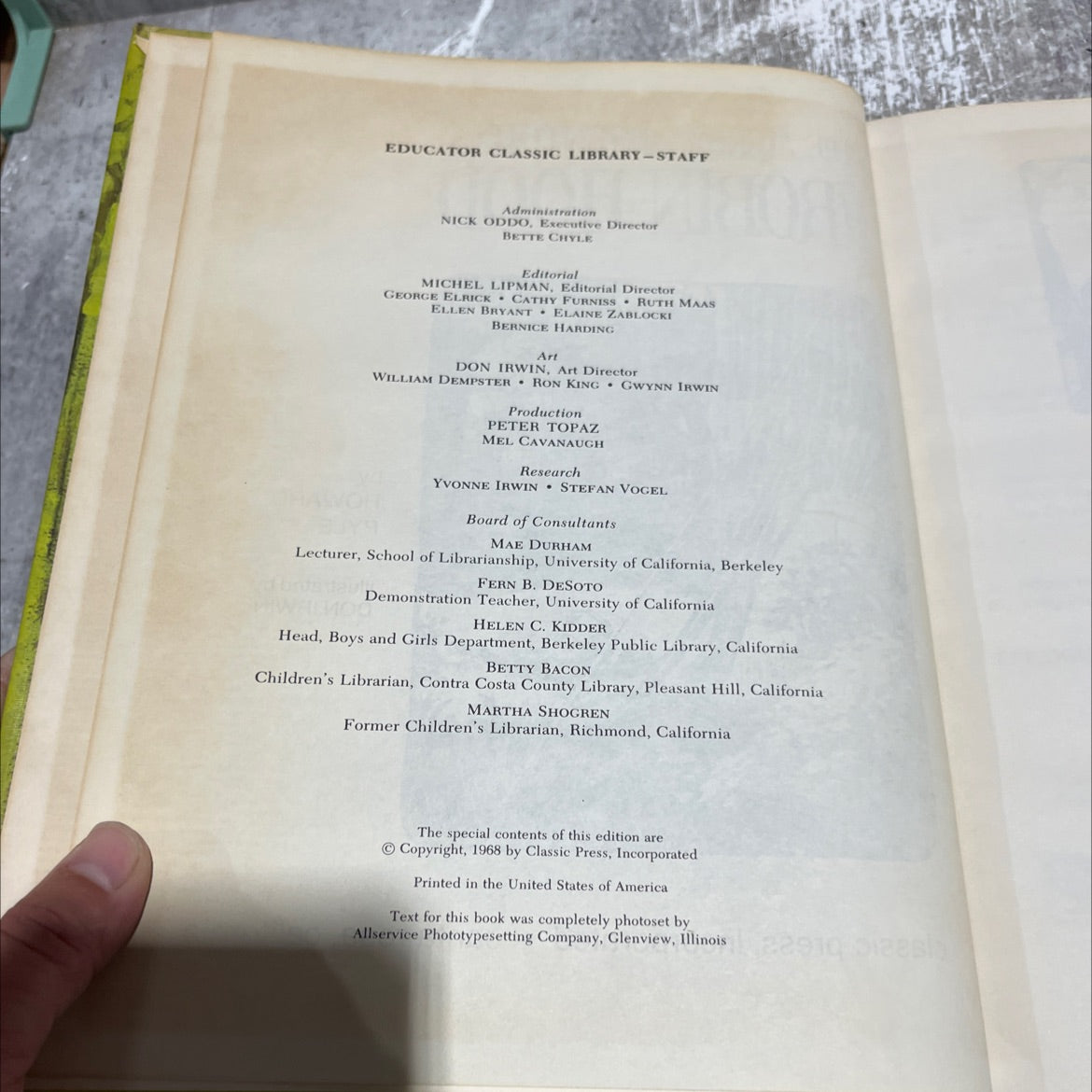 the merry adventures of robin hood book, by howard pyle, 1968 Hardcover image 3