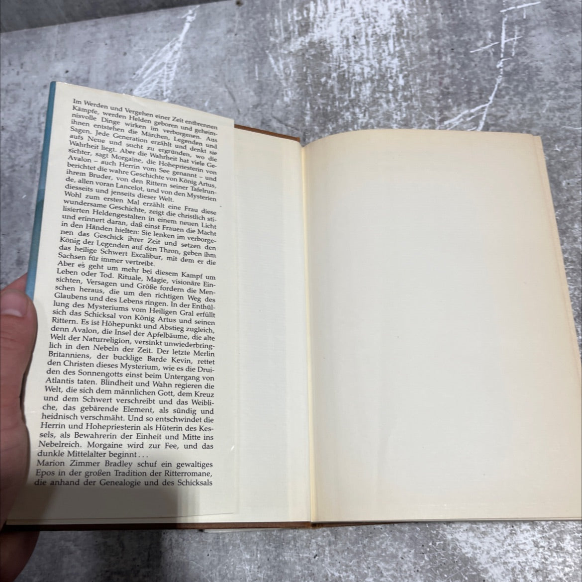 the mists of avalon book, by marion zimmer bradley, 1983 Hardcover image 4