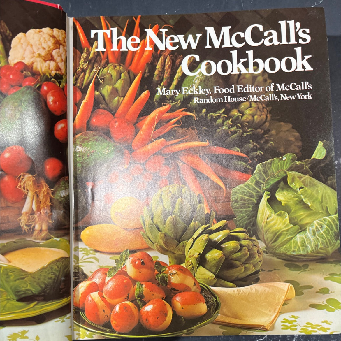 the new mccall's cookbook book, by Mary Eckley, 1973 Hardcover image 2