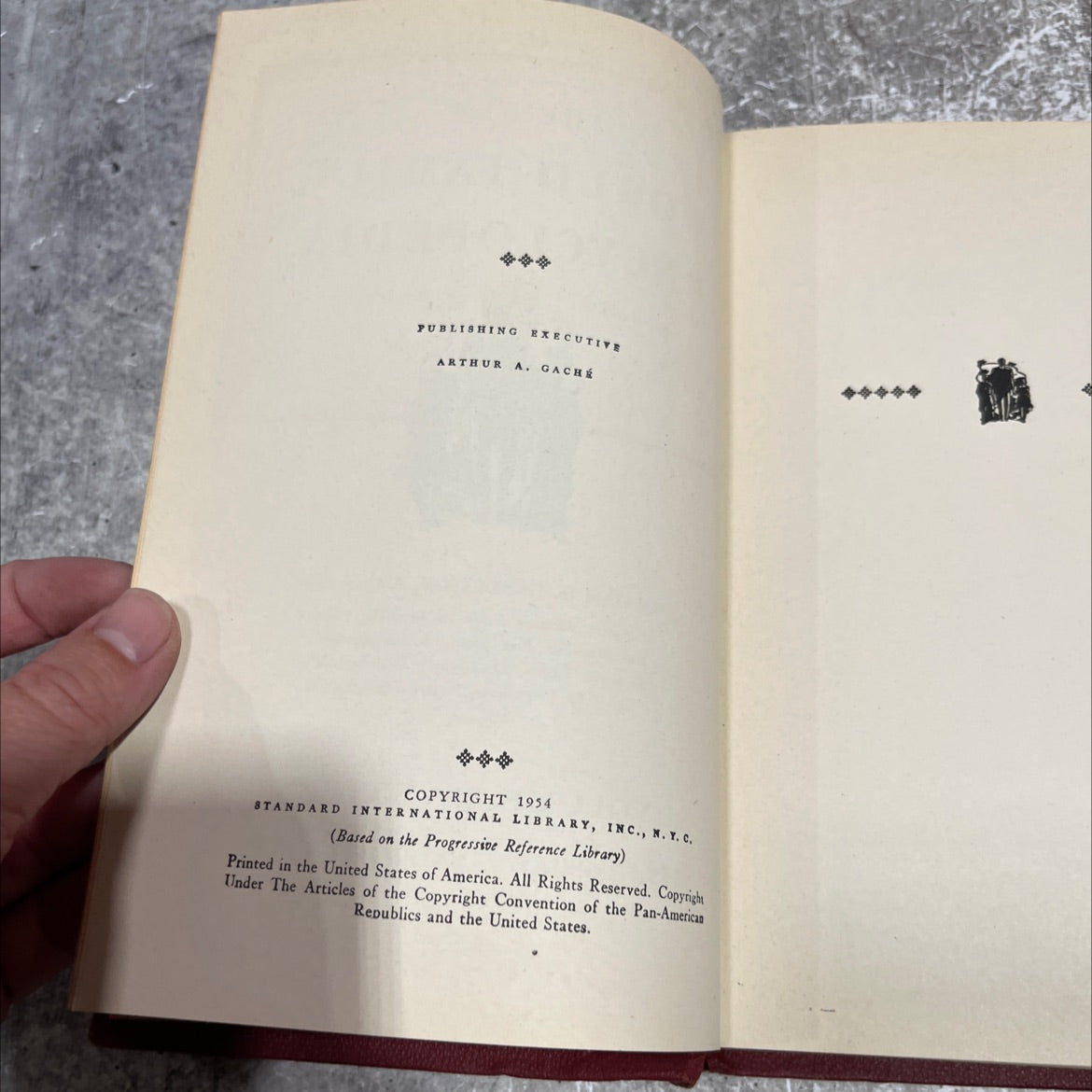 the new world family encyclopedia book, by william h. hendelson, 1954 Hardcover image 3