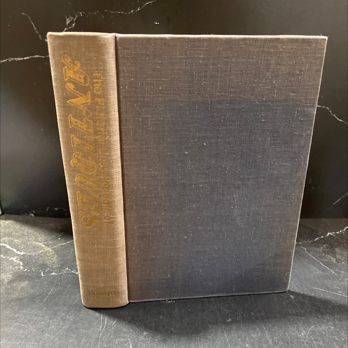 the pictorial encyclopedia of antiques book, by Jan Durdík, Dagmar Hejdová, Dagmar Hníková, Ludmila Kybalová, Miroslav image 1