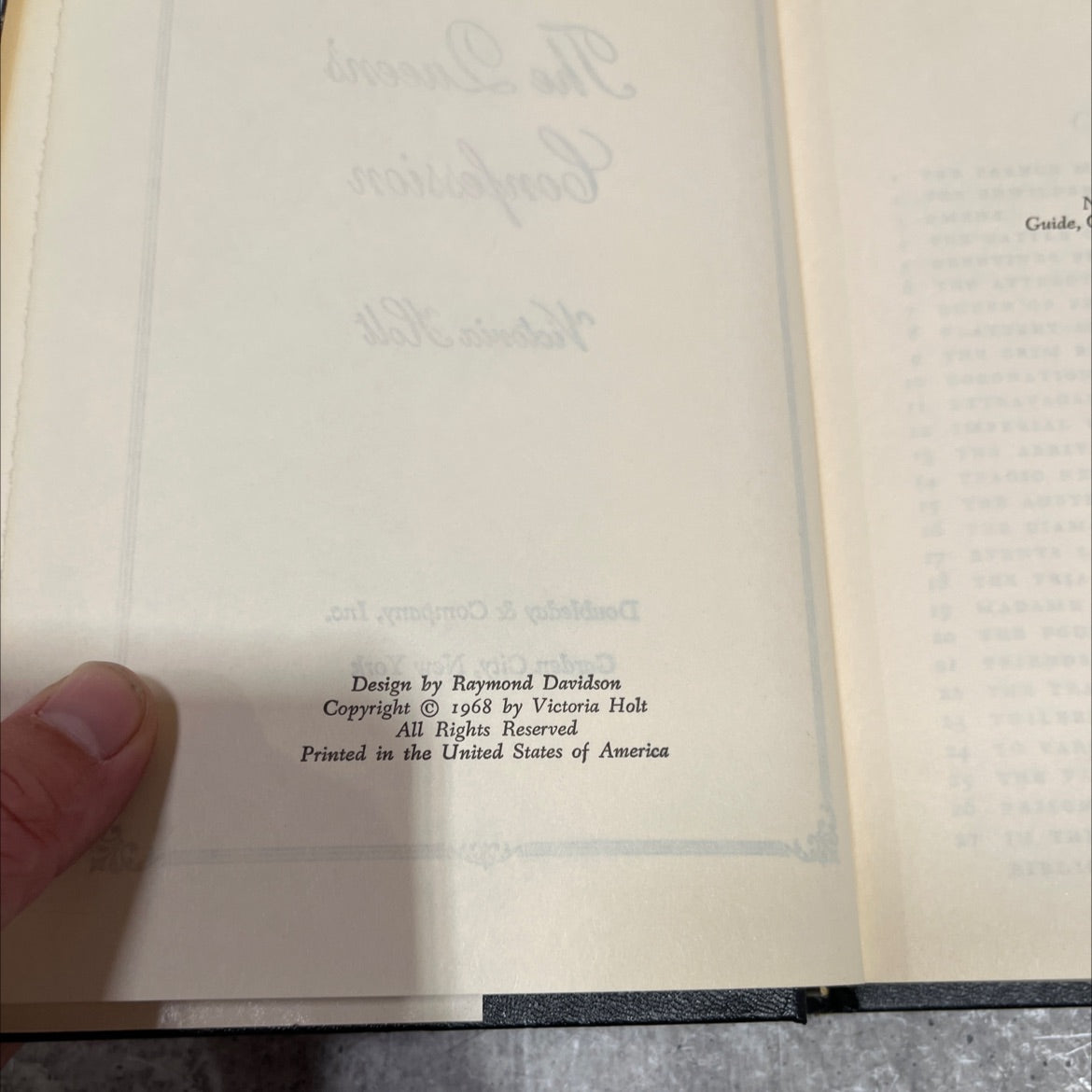 the queen's confession book, by victoria holt, 1968 Hardcover image 3