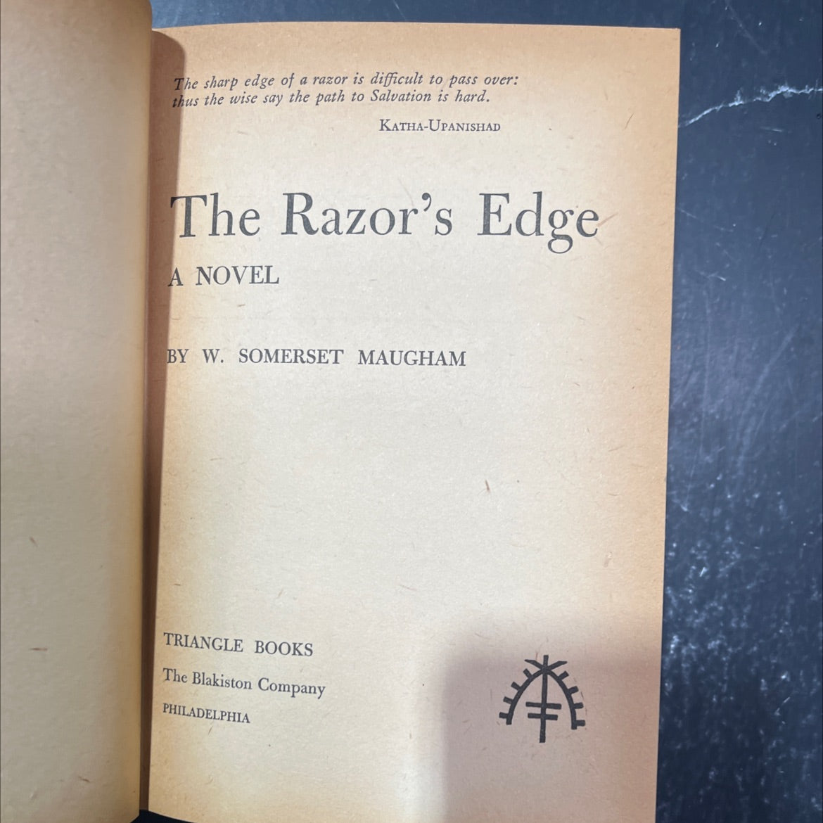 the razor's edge book, by w. somerset maugham, 1946 Hardcover image 2