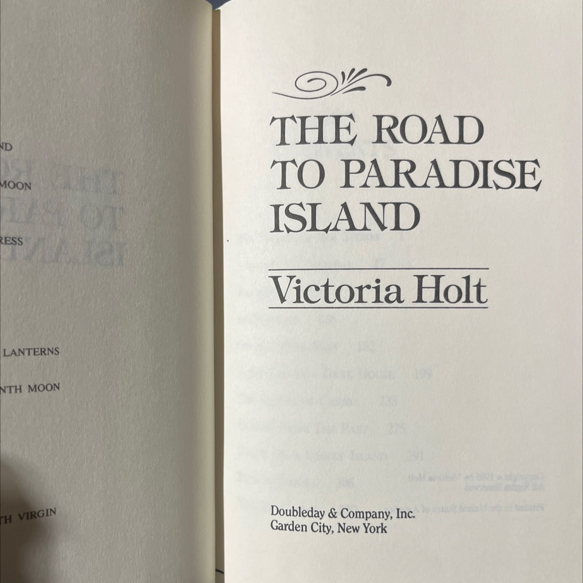 the road to paradise island book, by Victoria Holt, 1985 Hardcover image 2