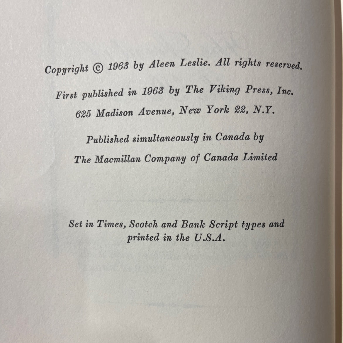 the scent of the roses book, by aleen leslie, 1968 Hardcover image 3