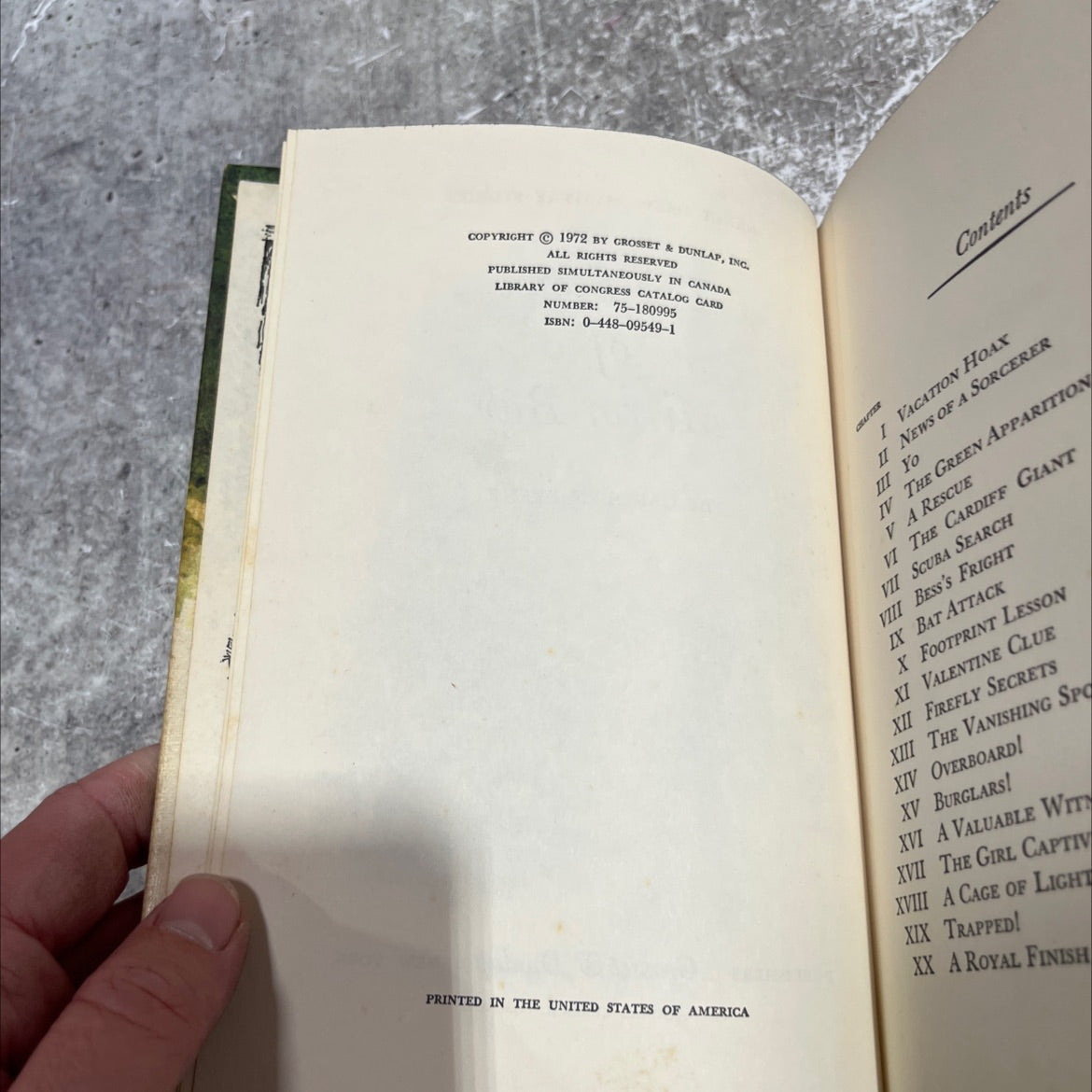 the secret of mirror bay book, by carolyn keene, 1972 Hardcover image 3