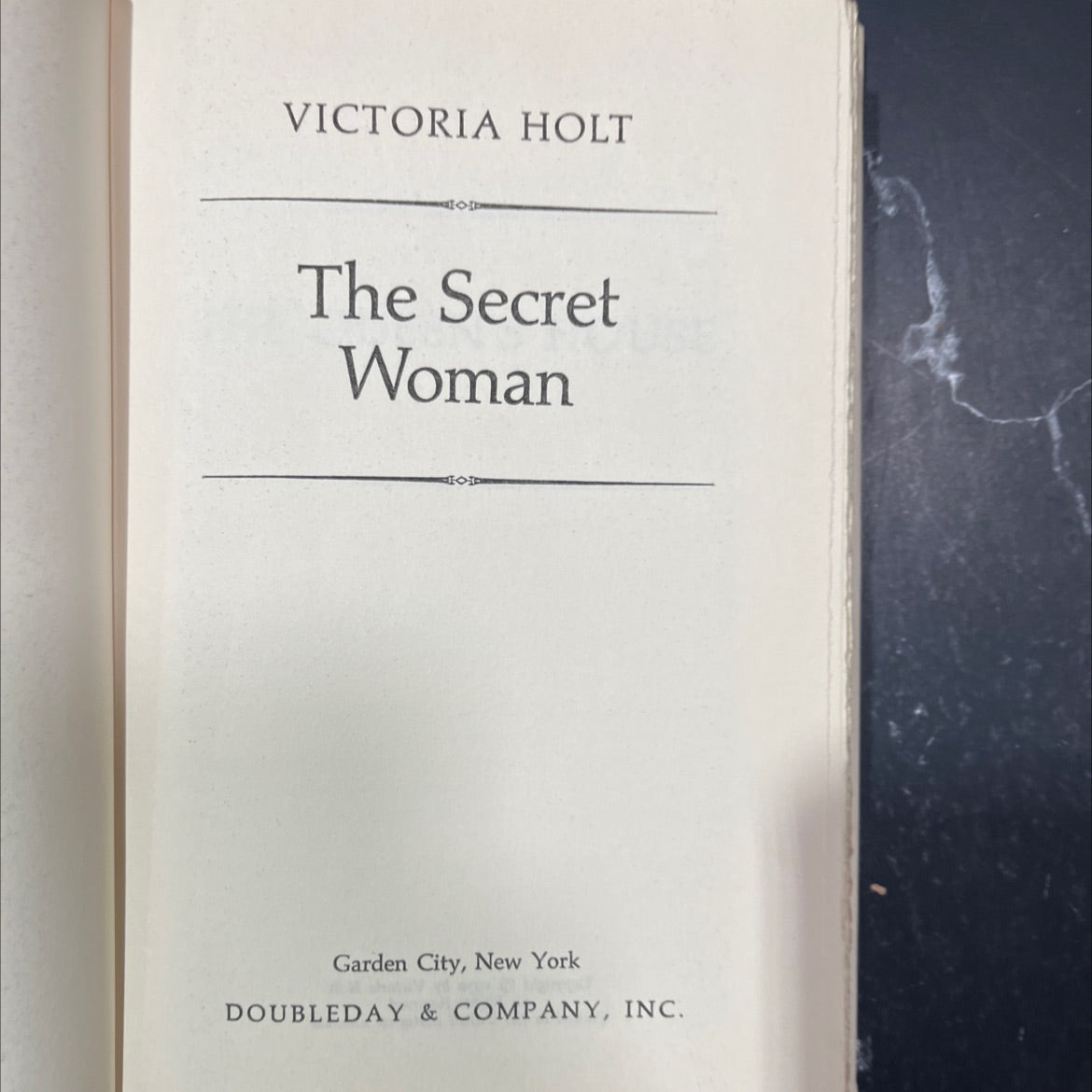 the secret woman book, by victoria holt, 1970 Hardcover image 2