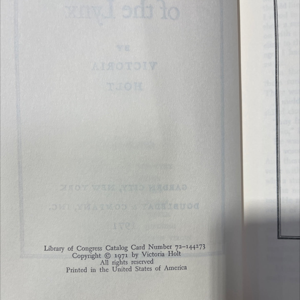 the shadow of the lynx book, by victoria holt, 1971 Hardcover image 3