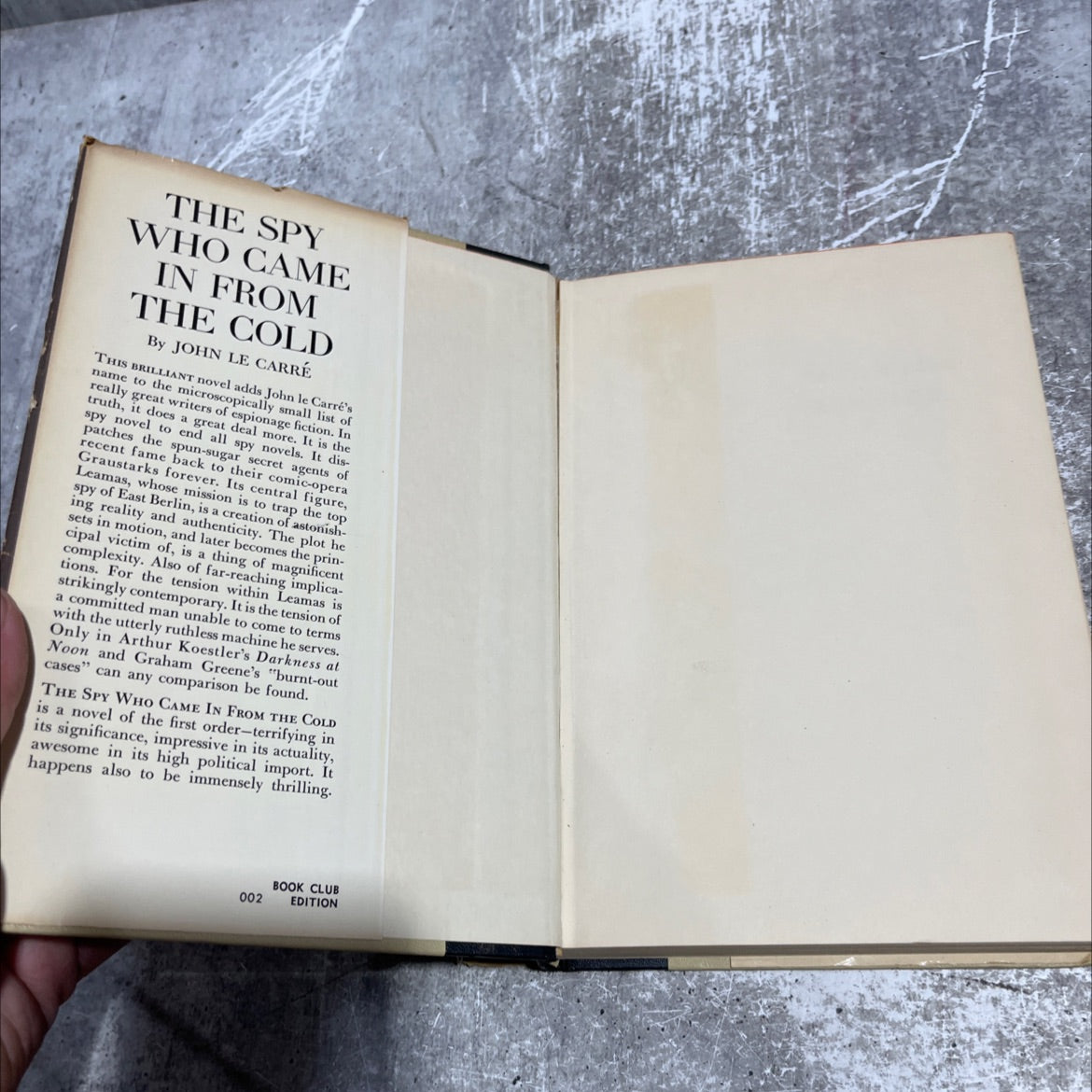 the spy who came in from the cold book, by John le Carré, 1963 Hardcover image 4