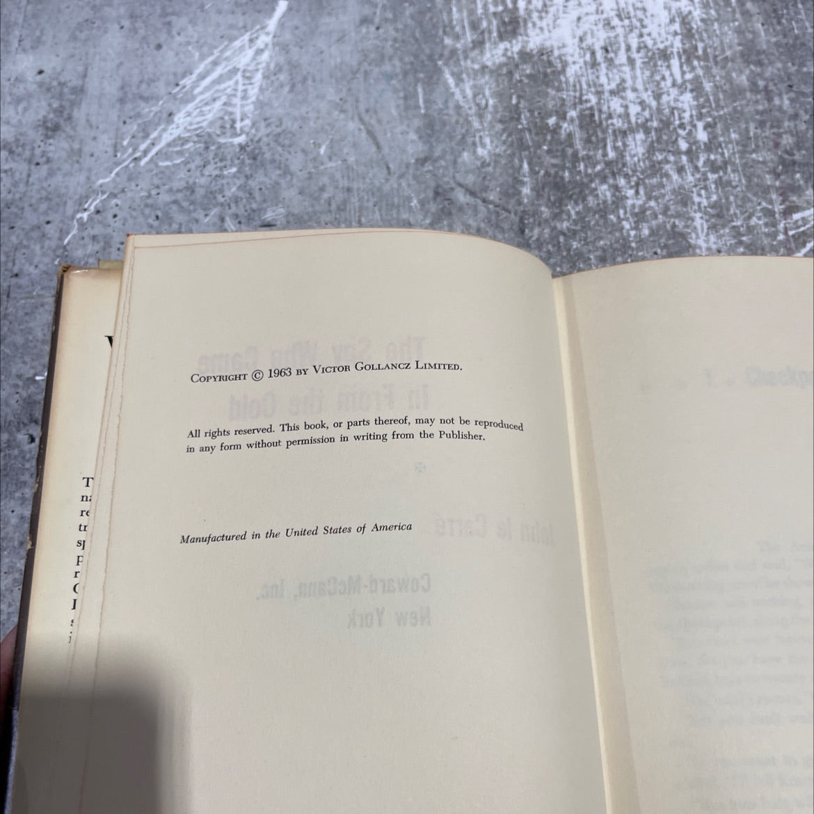 the spy who came in from the cold book, by John le Carré, 1963 Hardcover image 3