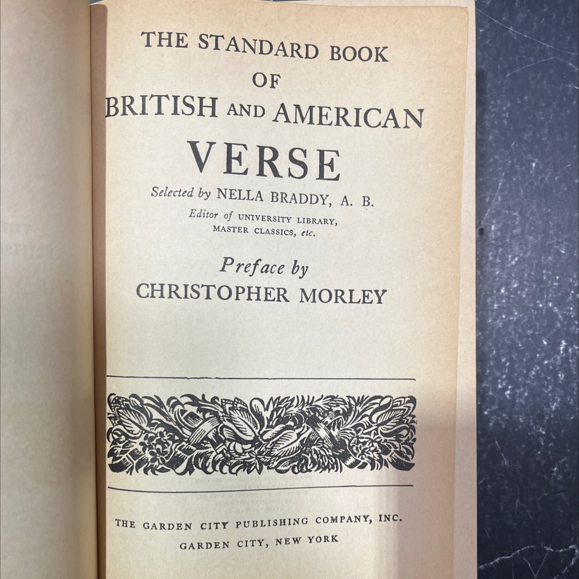 the standard book of british and american verse book, by nella braddy, 1958 Hardcover image 2
