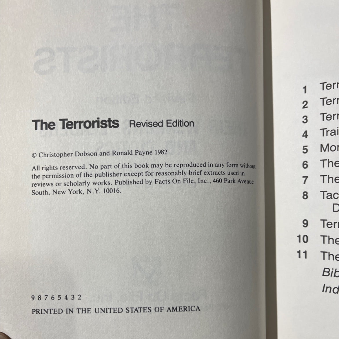 the terrorists revised edition their weapons, leaders and tactics book, by Christopher Dobson and Ronald Payne, 1982 image 3